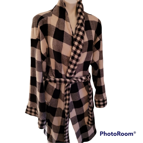 Martha Stewart Other - Martha Stewart Buffalo Check Black and White Fleece Robe One Size Fits Most